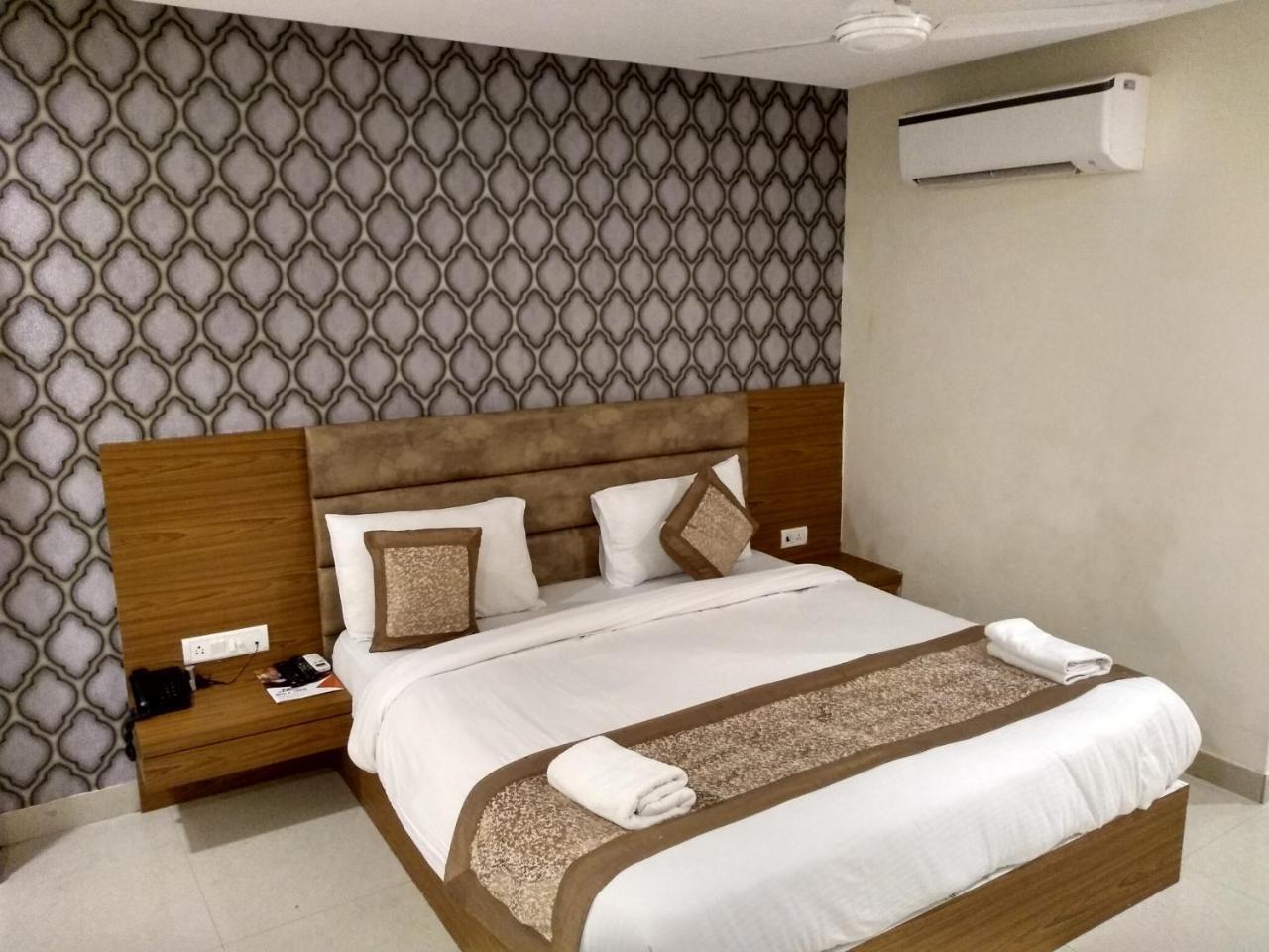 Hotel Airport D'Capitol New Delhi Exterior photo